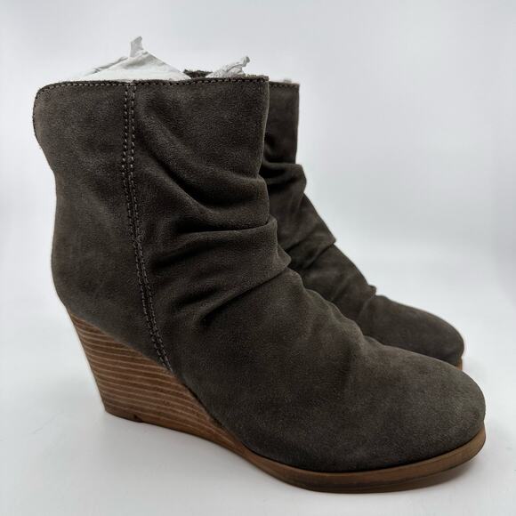 Diba Bailey Suede Ankle Bootie Wedge Heel Round Toe Ruched Gray Womens US7.5M - Picture 2 of 9